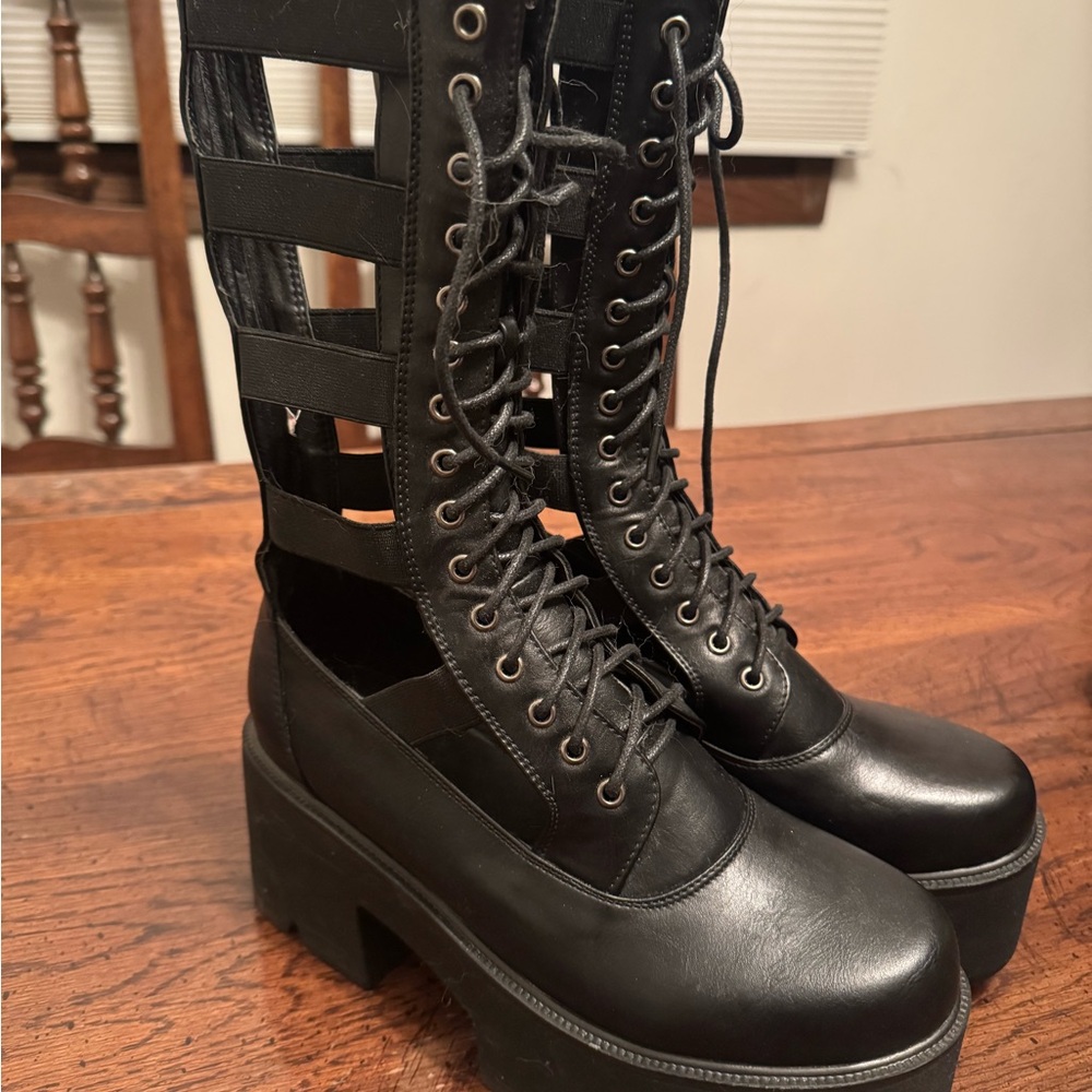 La Moda Boots NWOT